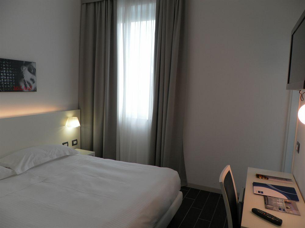 Smart Hotel Central Milán Habitación foto